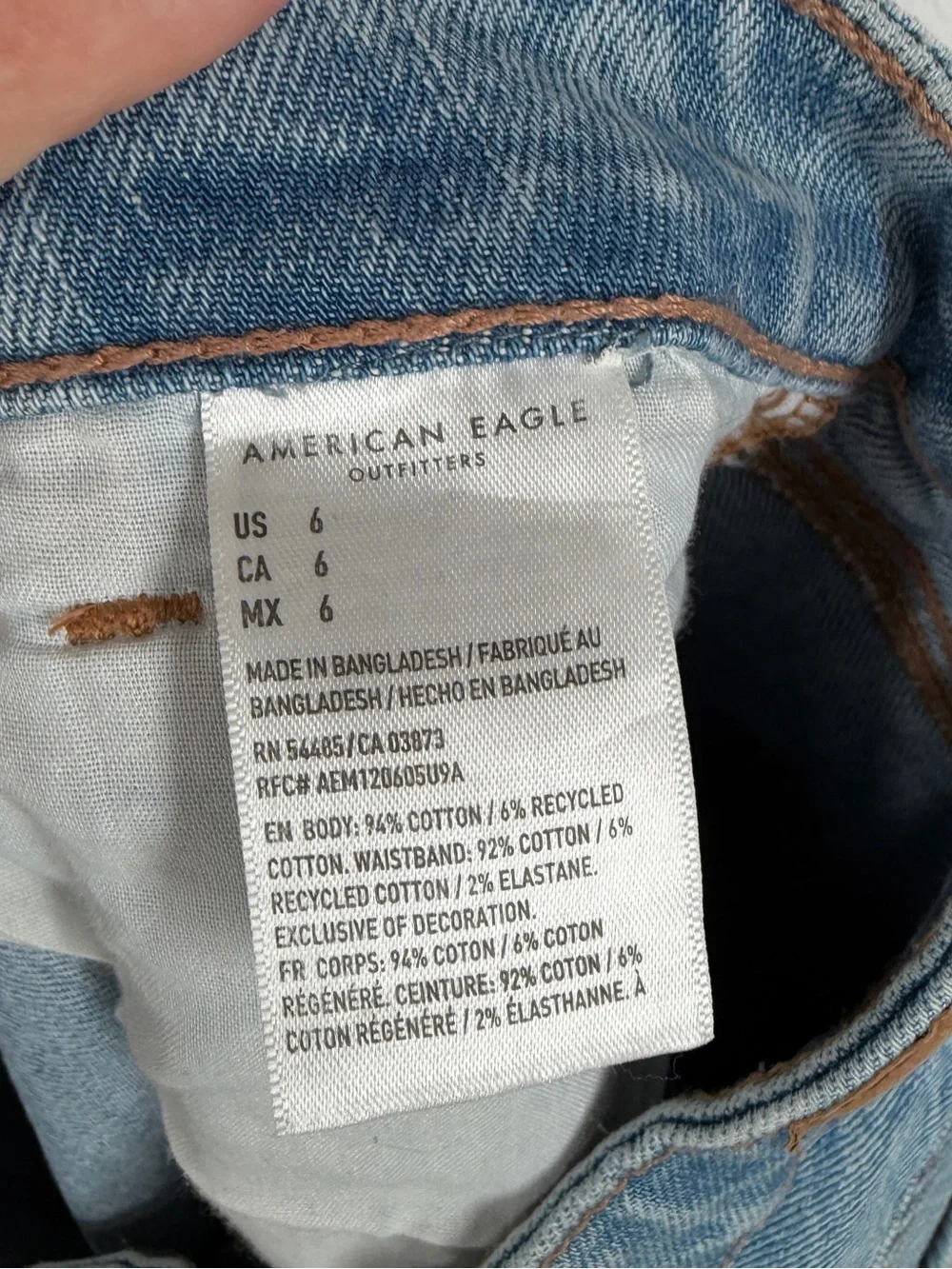 American Eagle Baggy Mom Shorts Distressed Denim Women’s Size 6